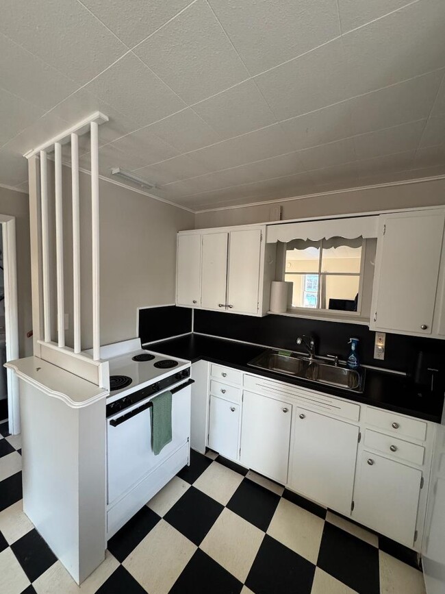 Building Photo - 127 Prospect Ave NE