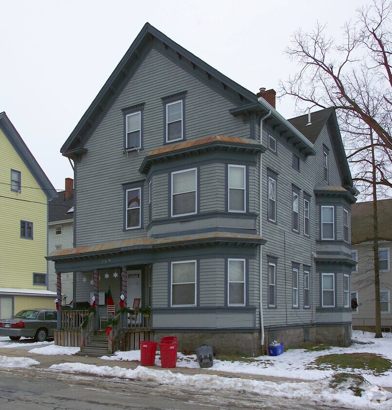 Primary Photo - 309 Linden St