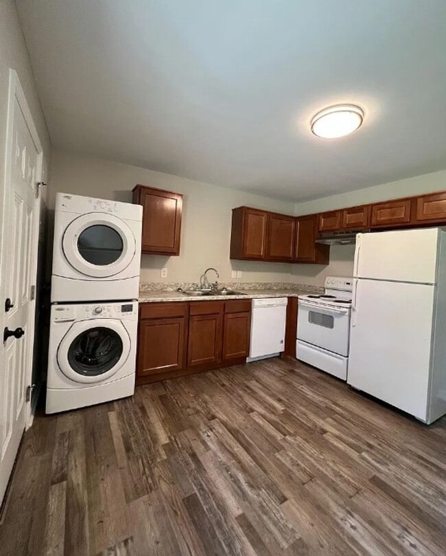 Building Photo - Newly Renovated 2BR/1BA Duplex in Springfi...