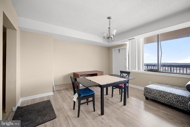 Building Photo - 3709 S George Mason Dr