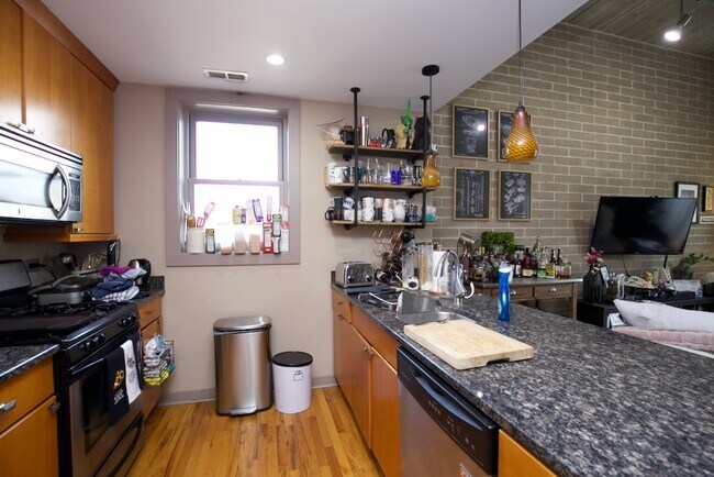 Foto del edificio - 3754 N Wilton Ave