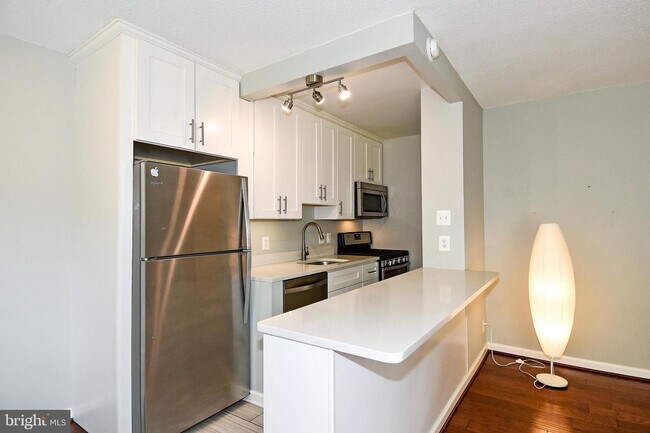 Foto del edificio - 5500 Friendship Blvd