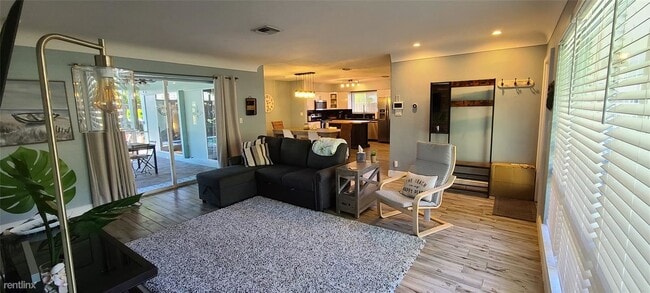 Building Photo - 2 br, 2 bath House - 2150 NE 52nd St