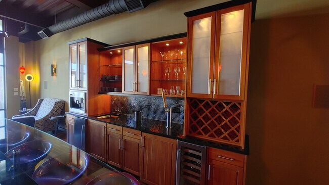 Building Photo - Plush 2 Bedroom 2 Bathroom Condo at Gold L...