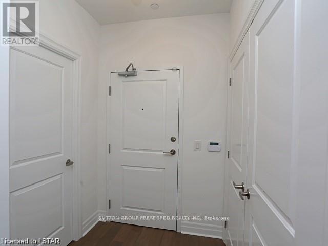 Photo du bâtiment - 1200 Commissioners Rd W