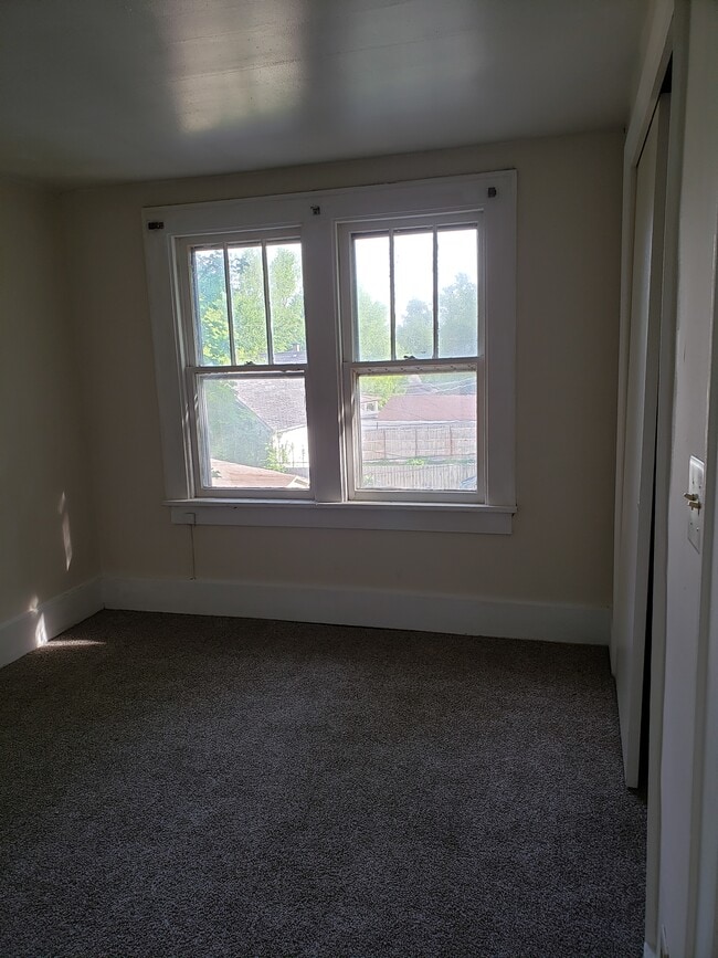 Building Photo - 304 Perrin Ave