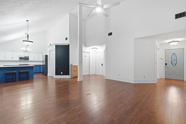 Building Photo - 121 Mill Ct