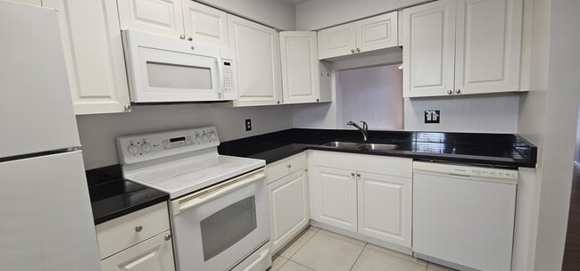 Building Photo - 7294 Cloister Dr
