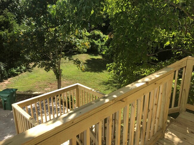 Foto del edificio - 5843 Hallwood Ct