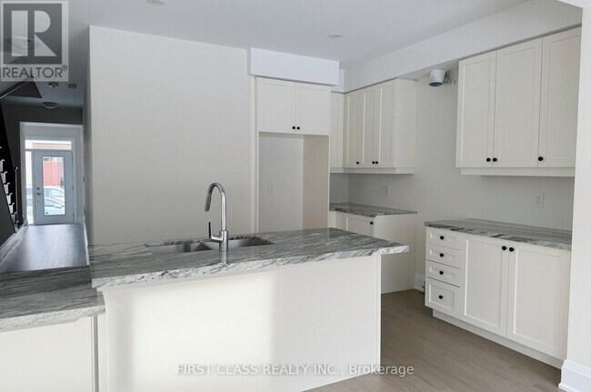 Building Photo - 9 Schmeltzer Cres