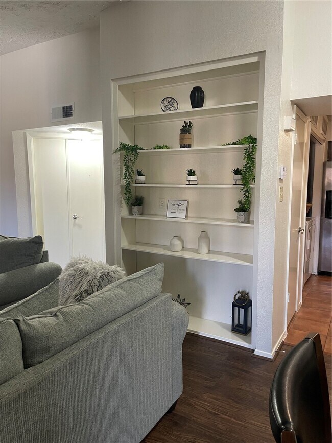 Foto del edificio - 10555 Turtlewood Ct