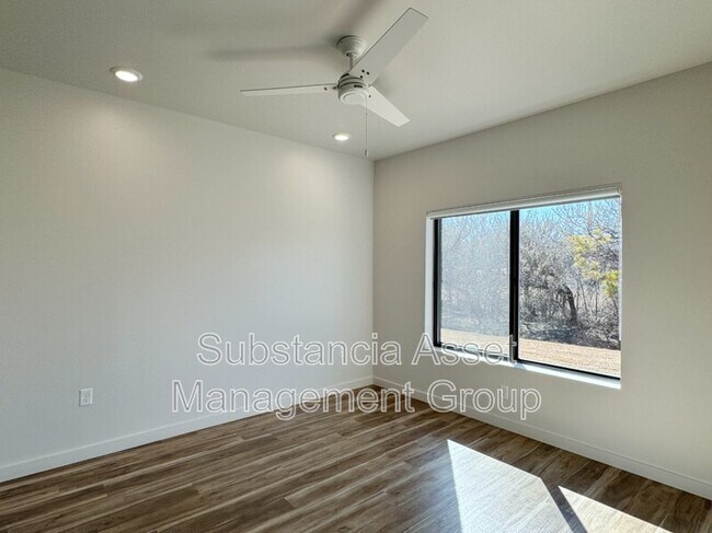 Building Photo - 1653 Midtown Pl