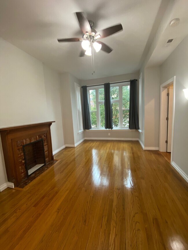 Building Photo - 1055 N Mozart St