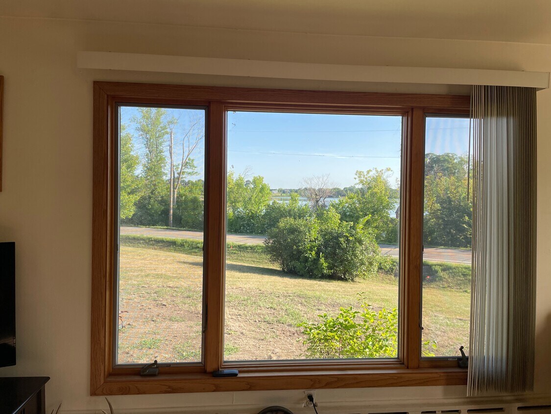 Hermosas vistas! - 4373 Braddock Ave NE