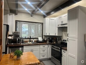 Building Photo - 23878 Lakeview Dr