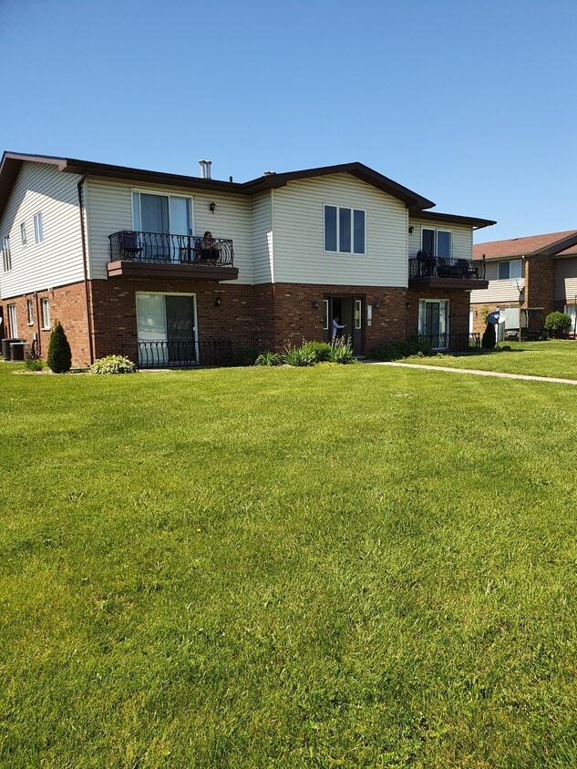 Primary Photo - 138 Plum Creek Dr