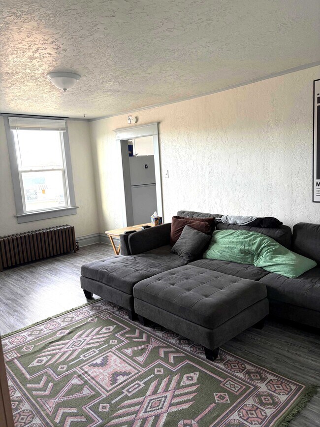 Sala de estar (ocupada) - 315 W Halliday St