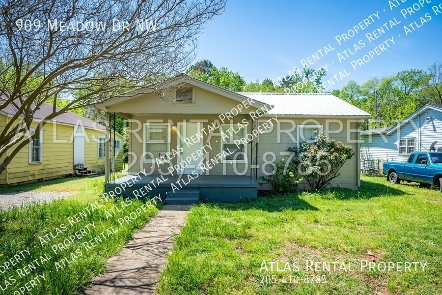 Primary Photo - 909 Meadow Drive NW, Huntsville, AL 35816