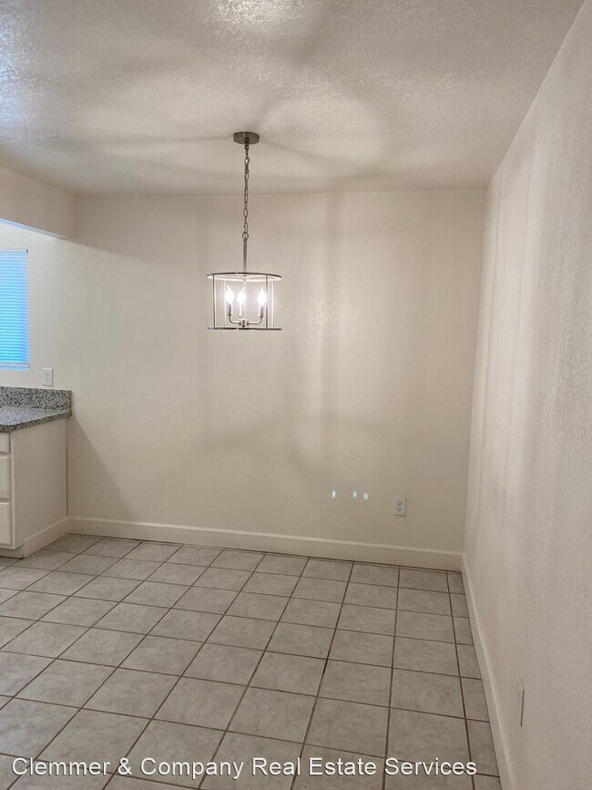 Building Photo - 3 br, 1.5 bath House - 5900 Almendra Ave #C