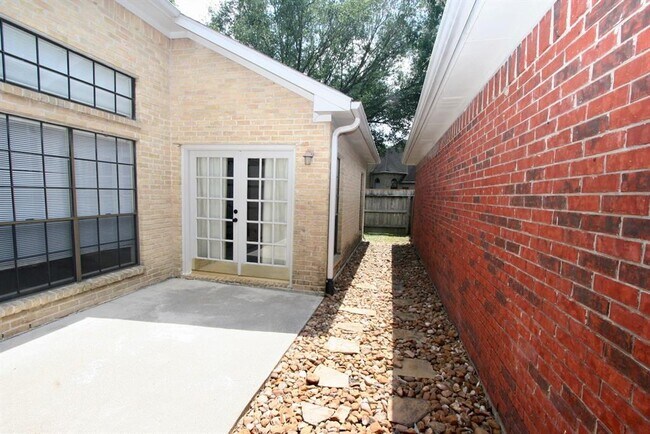 Building Photo - 13903 Jupiter Hills Dr