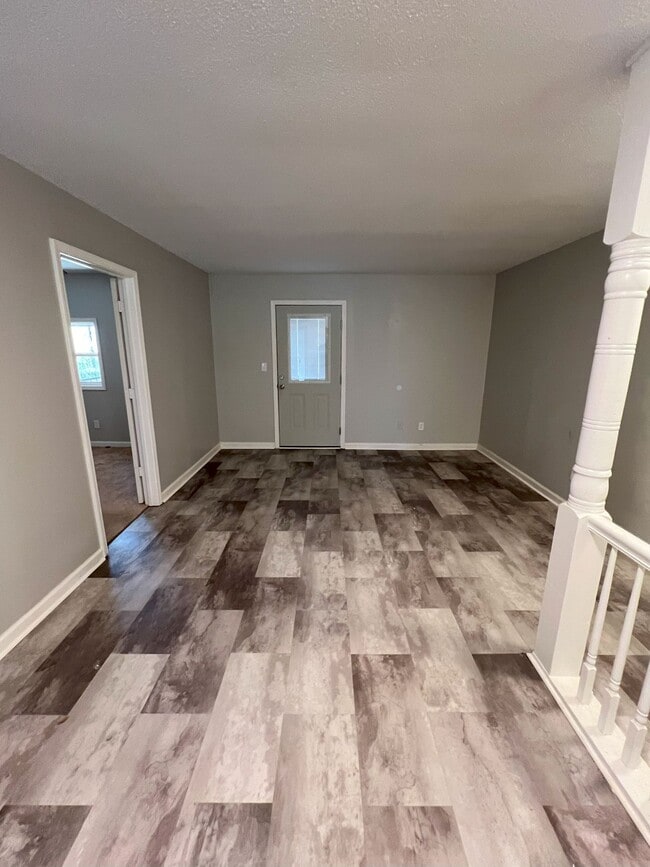 Building Photo - Updated and Ready for You!