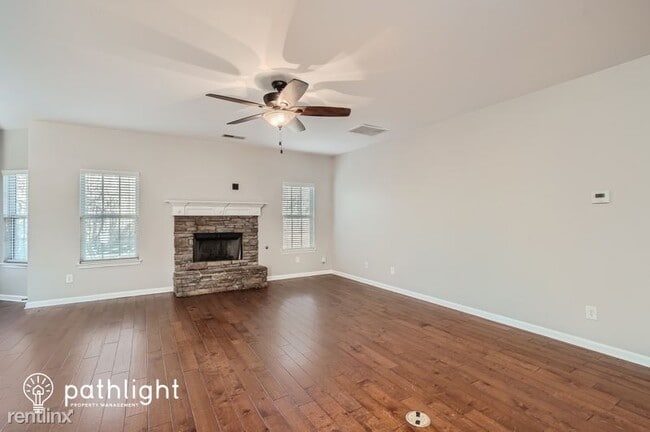 Building Photo - 4 br, 3 bath House - 301 Arbor Place UNIT