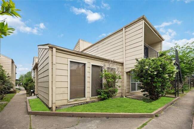 Foto del edificio - 8100 Creekbend Dr