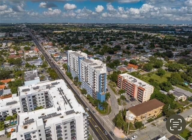 Foto del edificio - 6355 SW 8th St