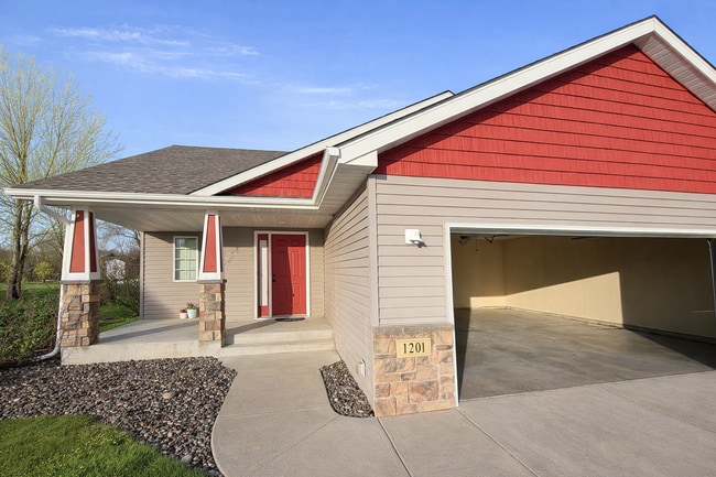 Building Photo - Beautiful 4bed 3bath Single Family Home In Sartell