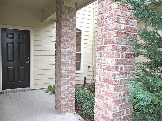 Foto del edificio - 906 Sterling Creek Cir