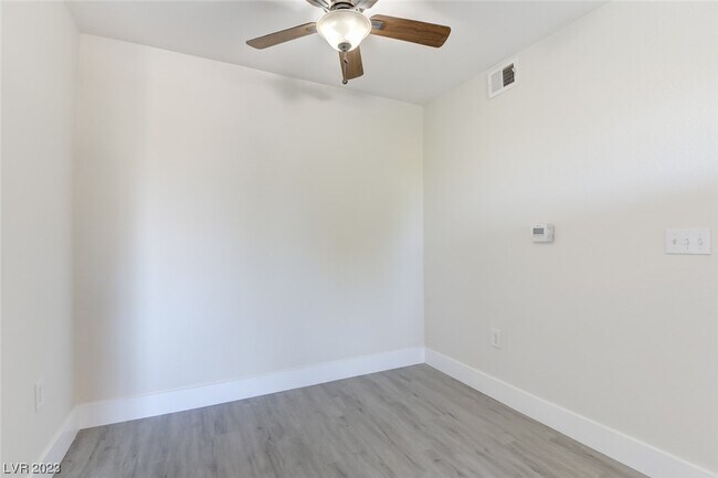 Building Photo - 231 W Horizon Ridge Pkwy