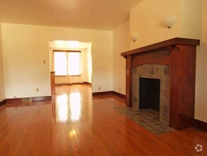 Building Photo - 1634 Aurelius St