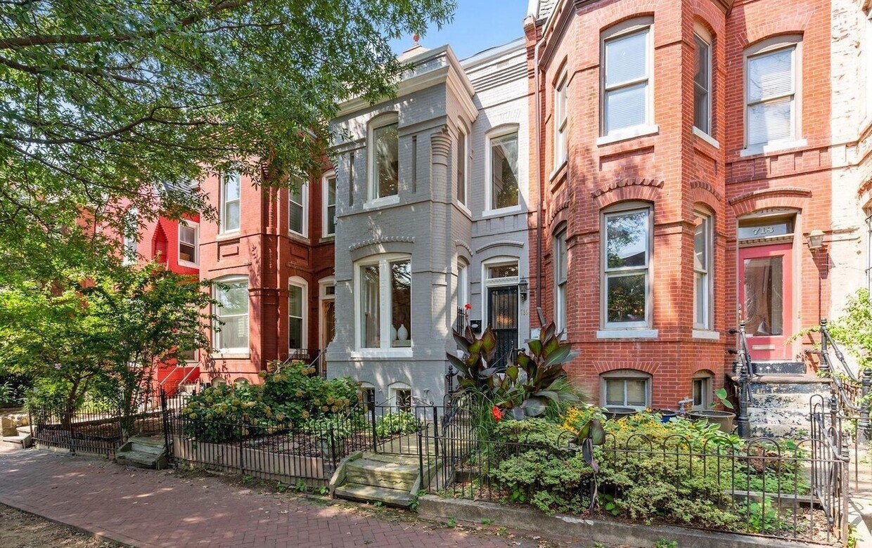 Foto principal - 716 3rd St NE