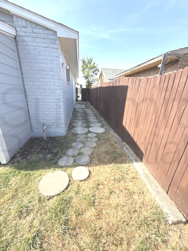 Building Photo - 6076 Dooley Dr