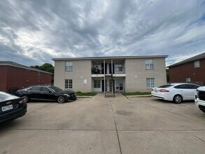Building Photo - 3001 Cantabrian Dr