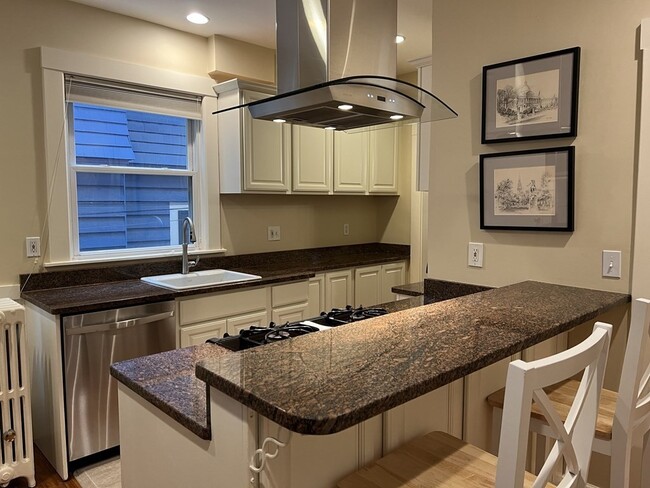 Photo - 182 Magazine St Townhome