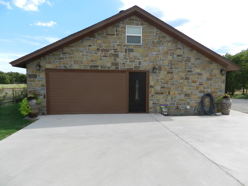 Primary Photo - 2/2 Stone Stand Alone Apartment - RV HOOK ...