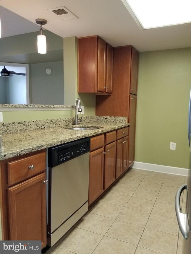 Foto del edificio - 11800 Sunset Hills Rd