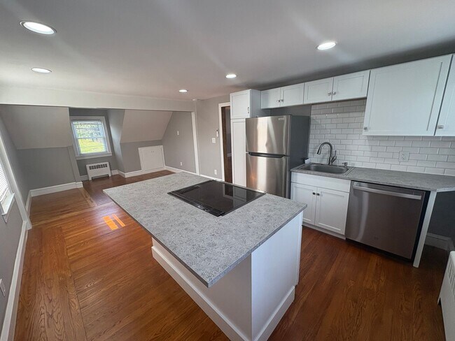 Foto del edificio - 1822 Mineral Spring Ave