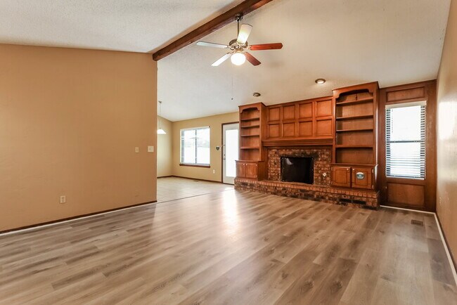 Foto del edificio - 1801 Morren Dr