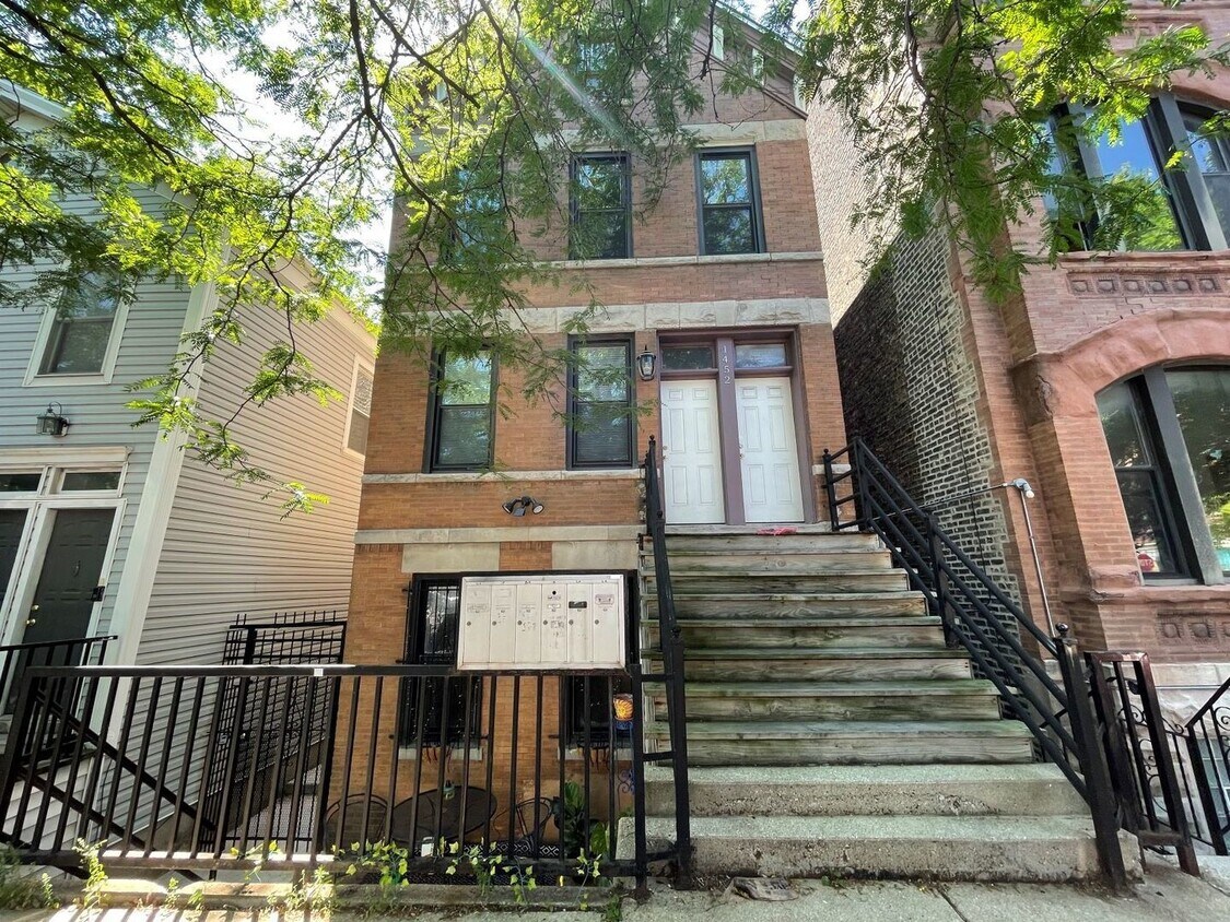 Primary Photo - 1452 N Greenview Ave