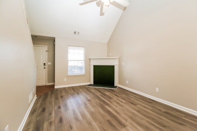 Building Photo - 60 Meadowridge Dr