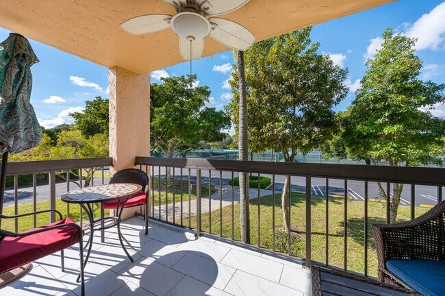 Building Photo - 600 Egret Cir