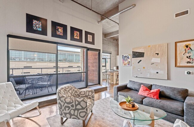 Building Photo - Fully Furnished 2 Bed / 2 Bath Modern Apar...