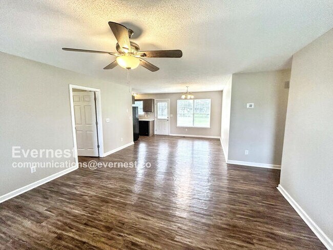 Foto del edificio - 7614 Greenway Dr