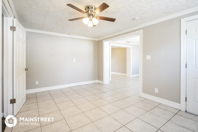 Building Photo - 4251 Oakfield Ave