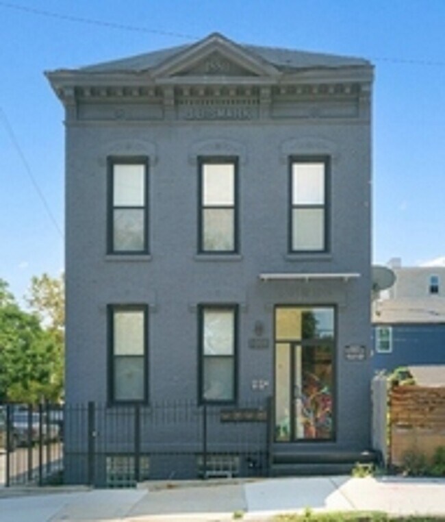 Building Photo - 1001 W 16th St