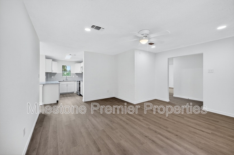 Primary Photo - 701 E Morton St