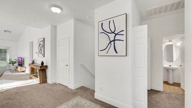 Foto del edificio - AMAZING COMPLETELY REMODELED CONDO IN SUMM...