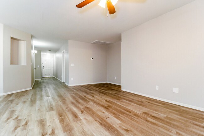 Foto del edificio - 2436 S 71st Dr